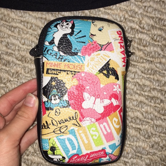 Disney wristlet - Picture 2 of 3